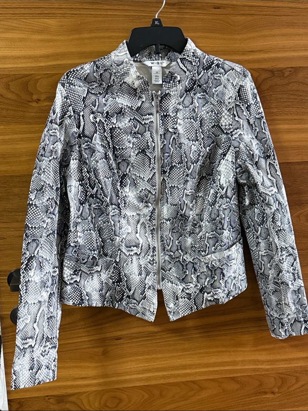 White House Black Market Stretchy Black & White Snake-Print Zip Blazer